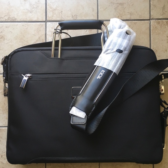 tumi arrive hamilton